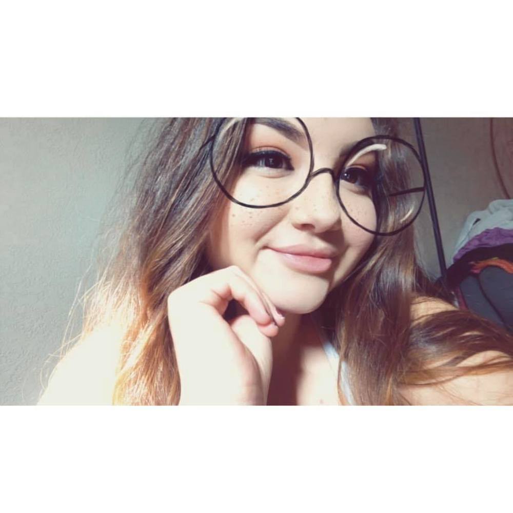 Meet your Posher, Kayla